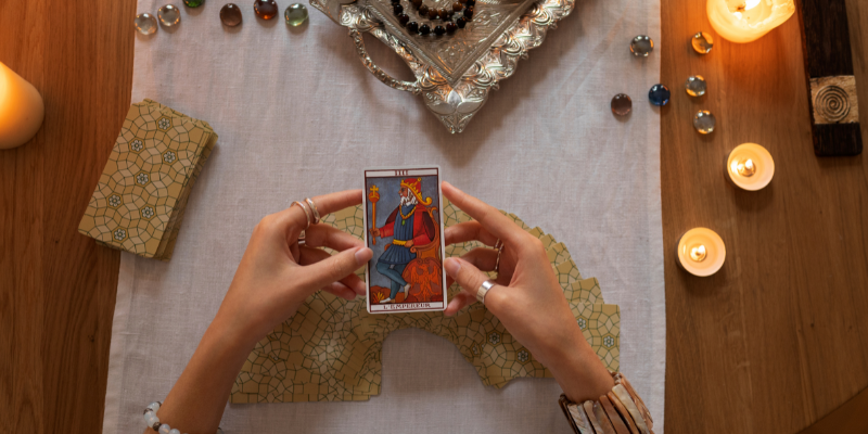 Finding Clarity Through Online Tarot Readings